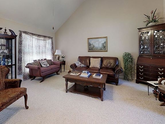 5th image of 243 Williamsburg Dr