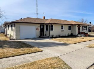 421 NE 1st St, Linton, ND 58552