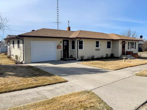 421 NE 1st St, Linton, ND 58552