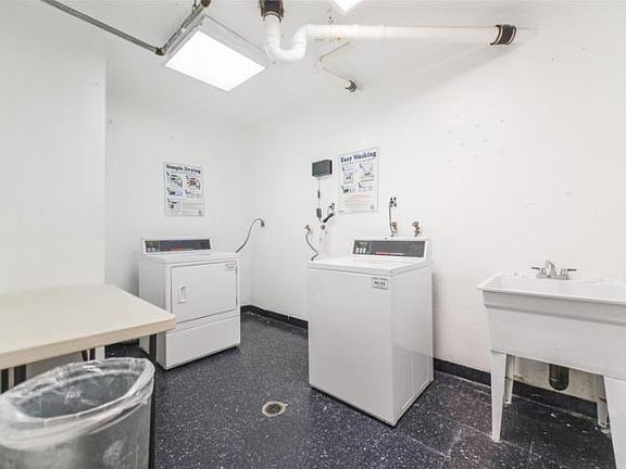 2nd image of 902 Brickell Bay Dr #1422