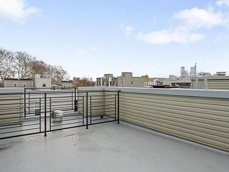 1410 N Marston St — Photo 49