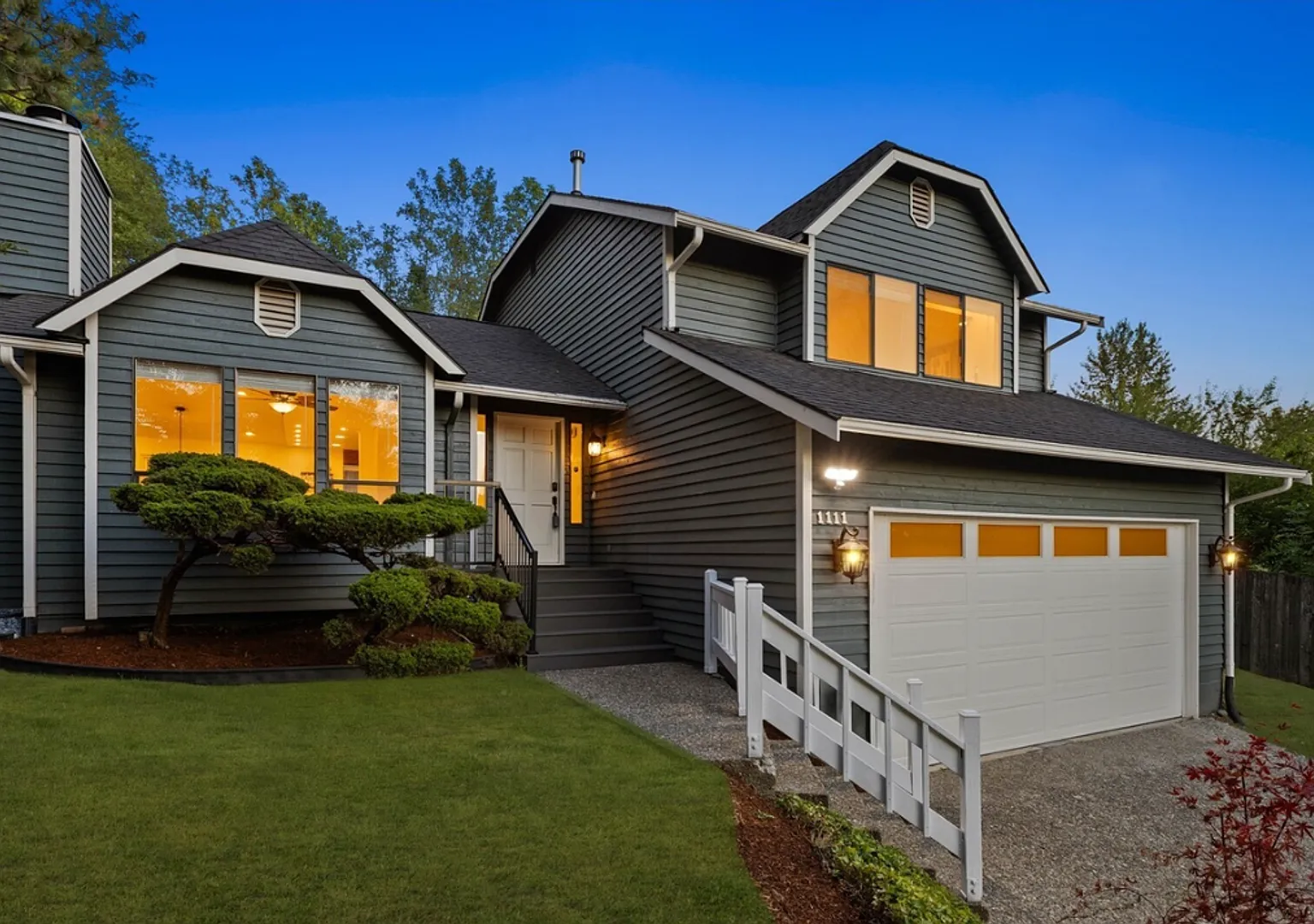 Stylish Greenbelt Home With Dadu, Ev Charger & Remodeled Kitchen — Photo 2