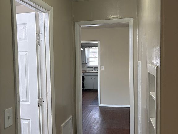3rd image of 2128 SW 48th St