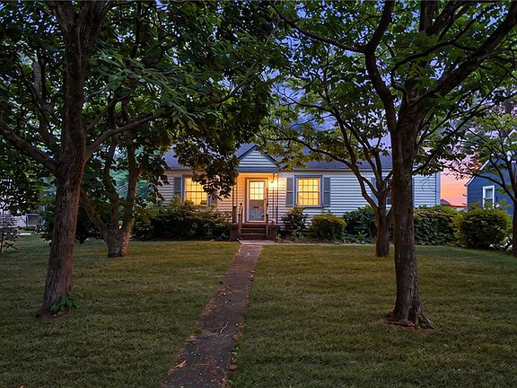 2nd image of 607 Fairview Ln