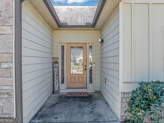 4th image of 229 Summergate Ln