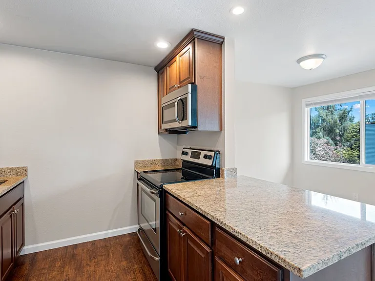 Bayshore Vista Apartments — Photo 6