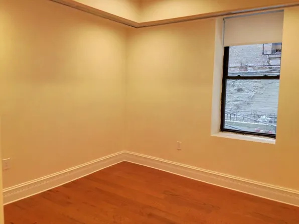 9 Pinehurst Avenue 1B image 11 of 12