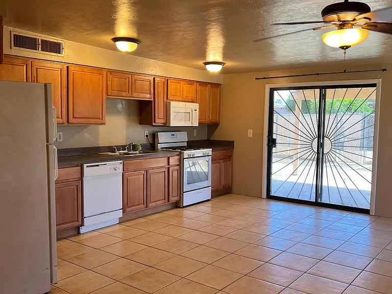 6027 S Lostan Ave — Photo 7
