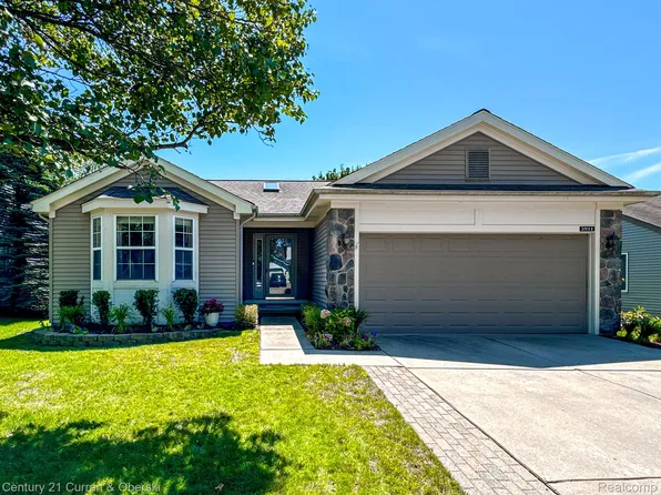 5934 Northridge Cir, Waterford, MI 48327