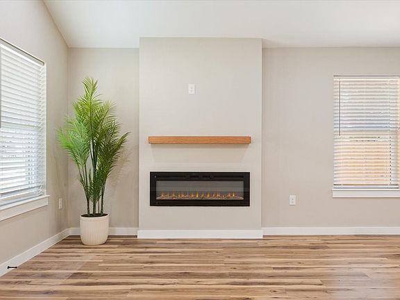 5th image of 1105 Forrest St