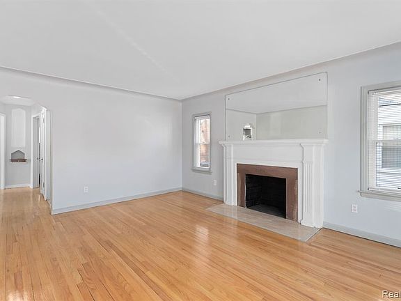3rd image of 18279 Saint Marys St
