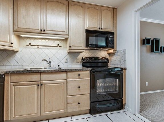 5th image of 5053 Les Chateaux Dr #241