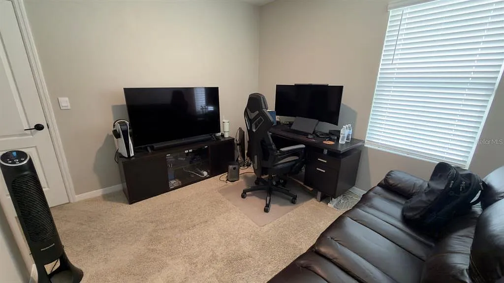 4 bed, 2.0 bath, 1846 sqft, $2,550 — Photo 4
