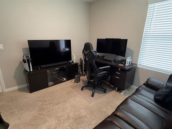 4th image of 1583 Barberry Dr