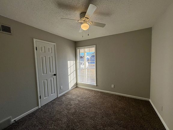 4th image of 300 Meadowood Ave