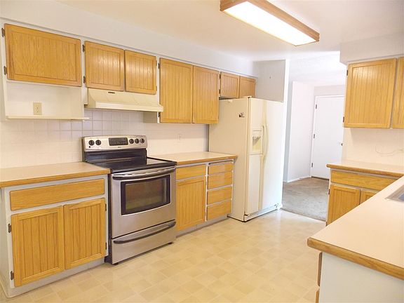 4th image of 1018 E Winchester Ave