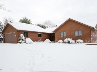 9461 Highland View Dr, Kalamazoo, MI 49009