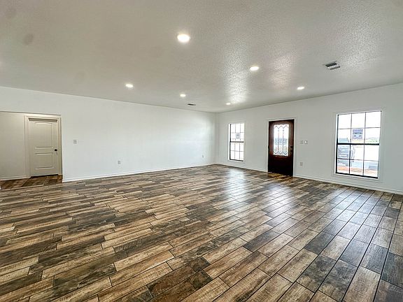 2nd image of 1706 Fox Ln