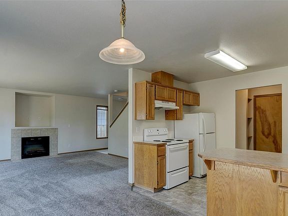 5th image of 16922 15th Ave E