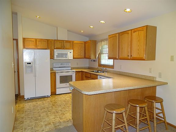 4th image of 208 Lane Ave