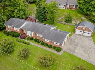 222 Court St, Irvine, KY 40336