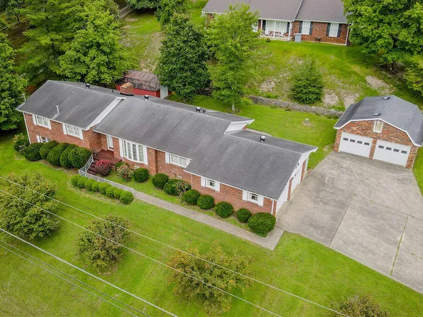 222 Court St, Irvine, KY 40336
