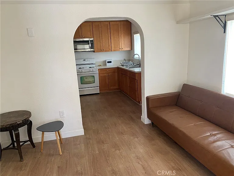 19216 Kendall Dr — Photo 4