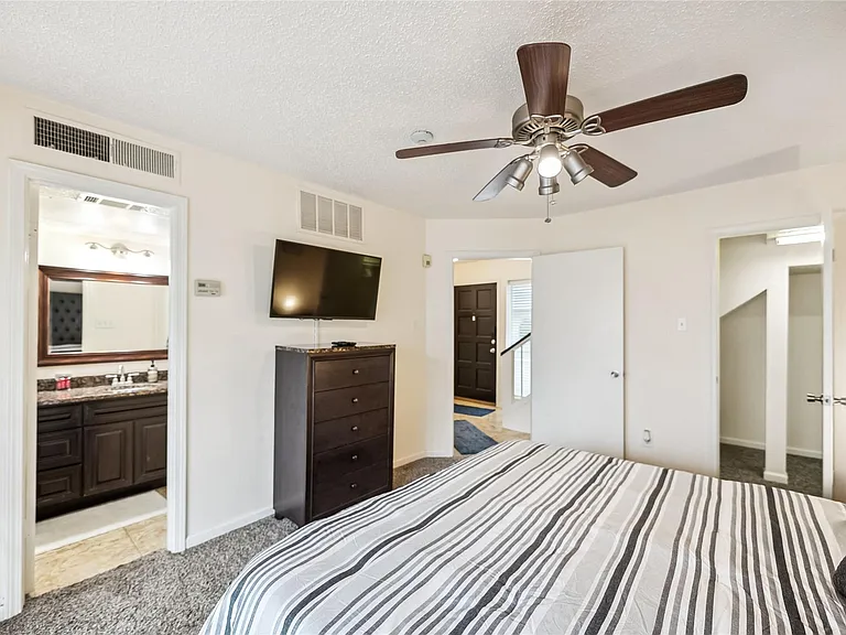 655 Cimarron Trl — Photo 2