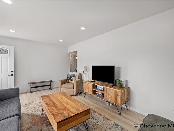 4th image of 4500 Pierce Ave