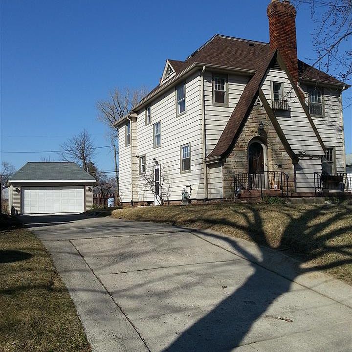 2nd image of 2025 Lynn Ave