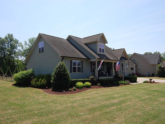3rd image of 35 Chesney Ct