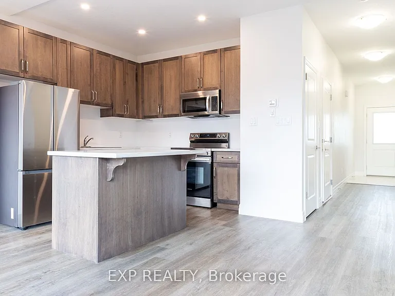 861 Edinburgh Dr — Photo 4