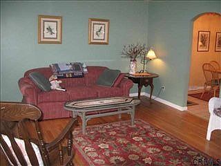 3rd image of 30 Elizabeth Ln