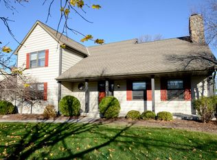 10038 N Foxkirk Dr, Mequon, WI 53097