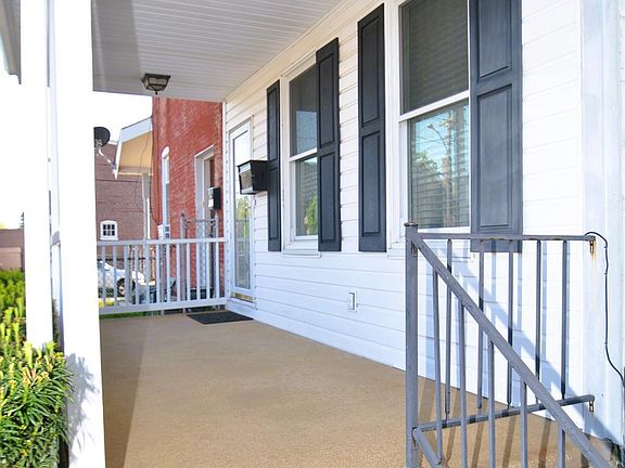 4th image of 203 Woodlawn Ave