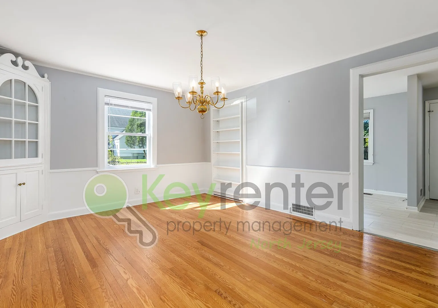 Spacious 3BR Bloomfield Home with Large Fenced Yard, Garage & Basement — Photo 4