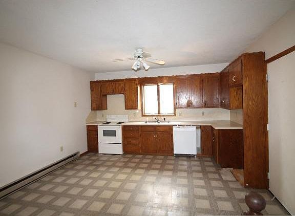 3rd image of 305 S Chestnut Street