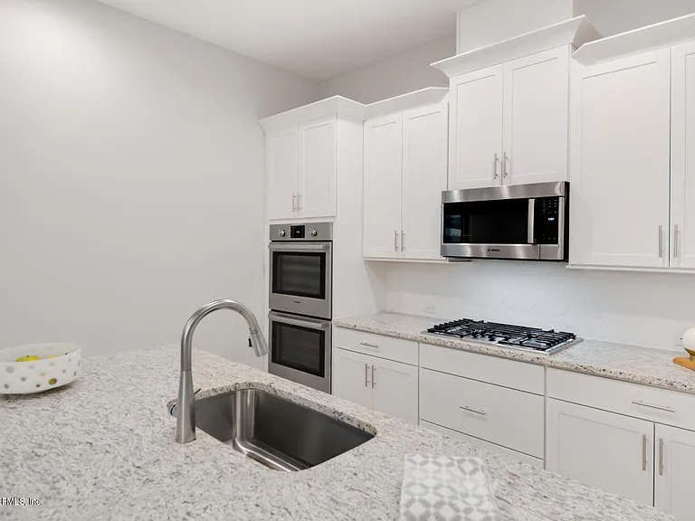28 Stansbury Ln — Photo 20