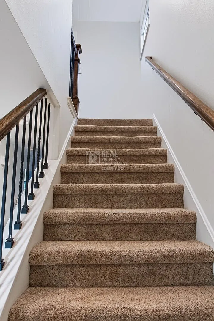 Spacious 5-Bedroom Home with Finished Basement & Large Yard — Photo 4