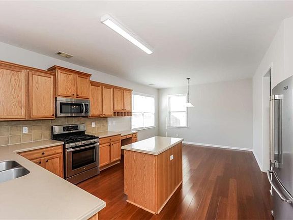 3rd image of 22 Keswick Ct