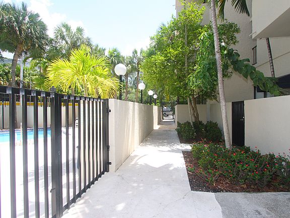 3rd image of 2715 Tigertail Ave APT 106