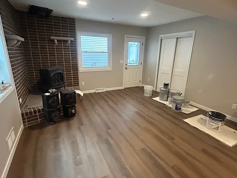 425 Simonsen St — Photo 2