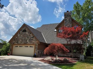 5340 Putnam Dr, West Bloomfield, MI 48323