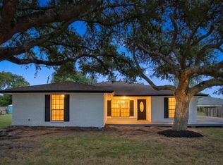 615 S 7th St, La Porte, TX 77571