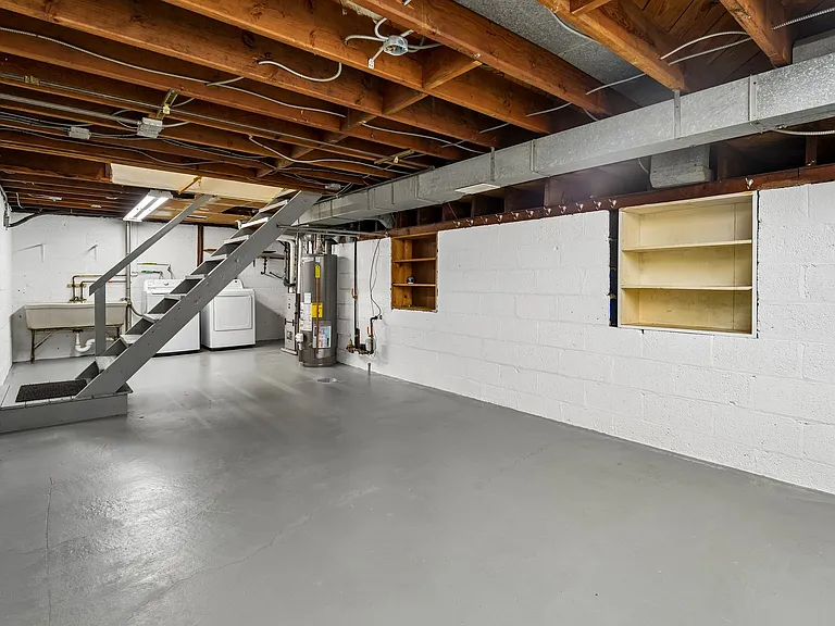 47 Rose Ave — Photo 22