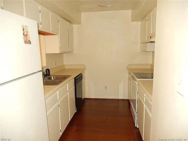 3813 Staffordshire Ln — Photo 6