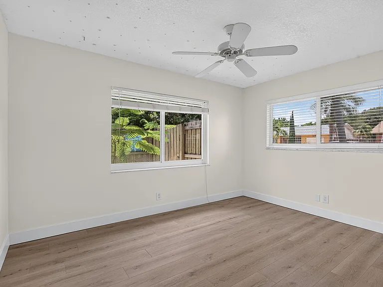 6410 NW 34th Ave — Photo 27