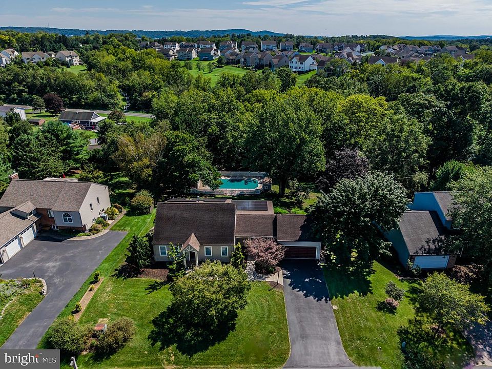 1st image of 8 W Christopher Ct