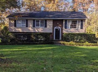 1104 Tanglewood Dr, Cary, NC 27511