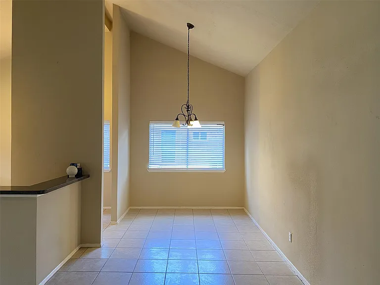 623 Old Colony Dr — Photo 6
